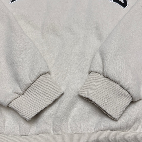 Edikted Babe Oversized Sweatshirt / Crewneck Size X-Small in color Cream - Picture 5 of 15